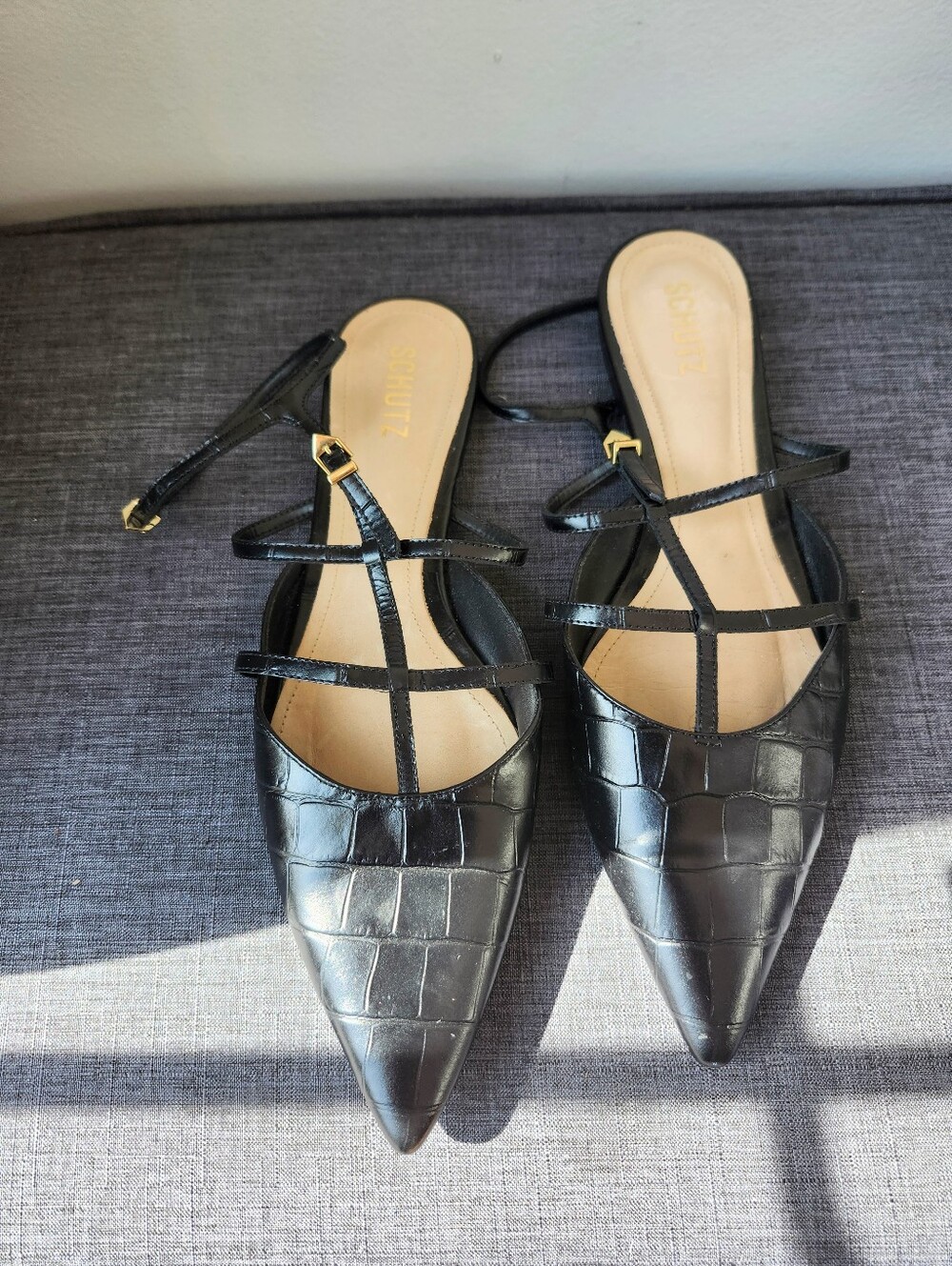 Schutz Hayden Crocodile Embossed Black Strappy Flats Pointed Toe Leather 10